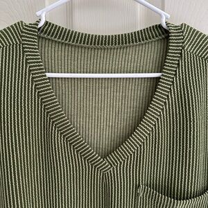 SHEIN XL green VNeck tshirt